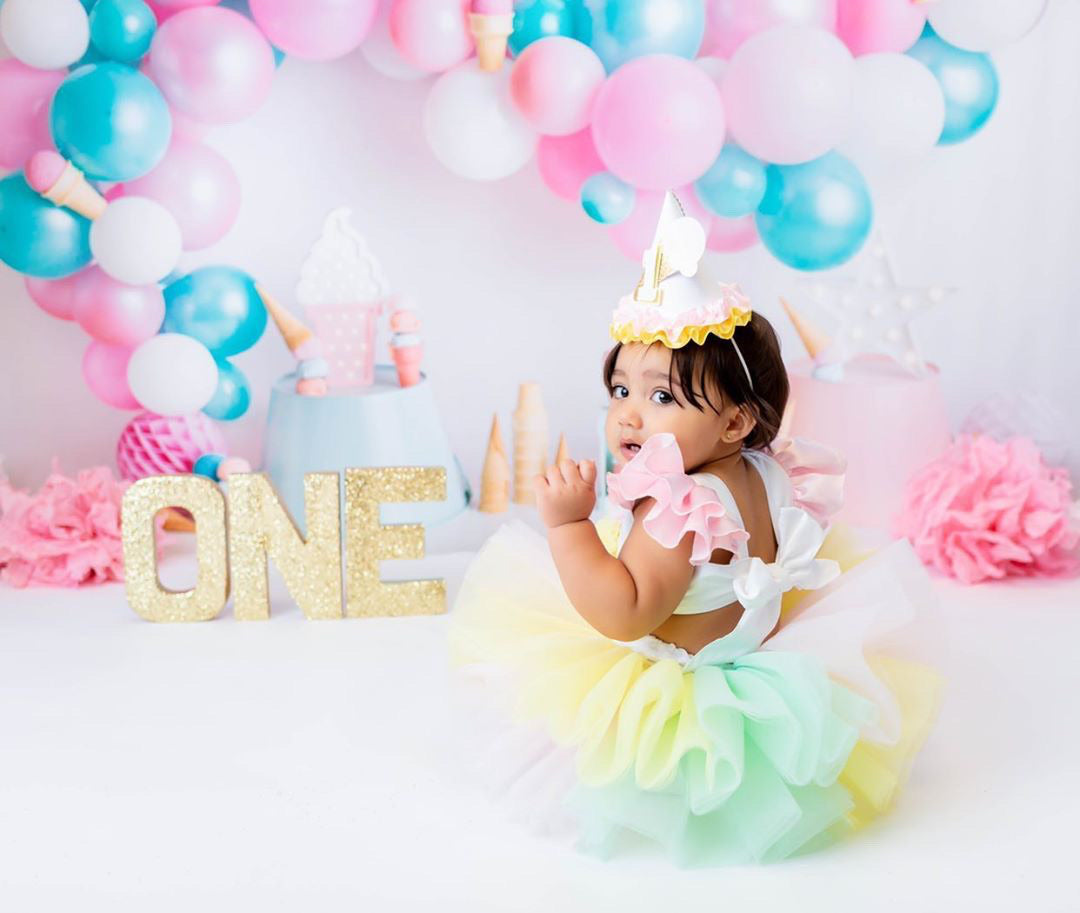 Frothy White Ice Cream Party Set