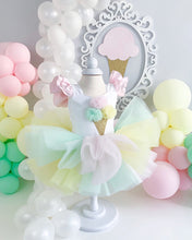 Frothy White Ice Cream Party Set